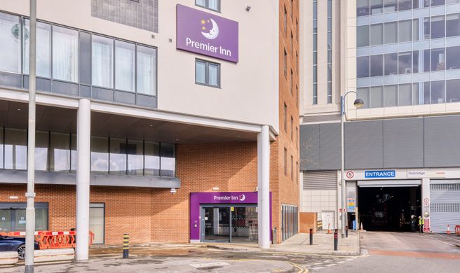 Premier Inn London Uxbridge Town Centre Exterior