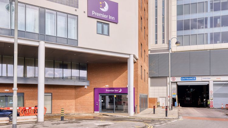 Premier Inn London Uxbridge Town Centre Exterior