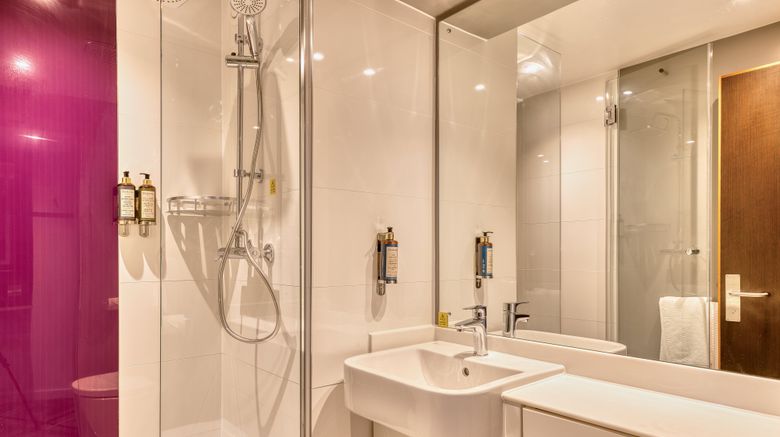 <b>Premier Inn London Uxbridge Town Centre Room</b>. Images powered by <a href="https://www.leonardoworldwide.com/" title="Leonardo Worldwide" target="_blank">Leonardo</a>.
