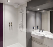 Premier Inn Milton Keynes - Willen Lake Room