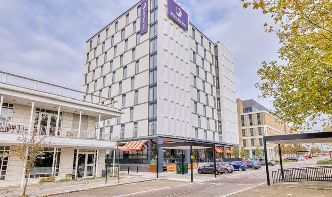 Premier Inn Central (Avebury Blvd) Exterior