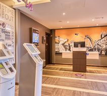 Premier Inn Oxford Botley Lobby