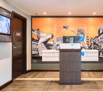Premier Inn Oxford Kidlington Airport Lobby