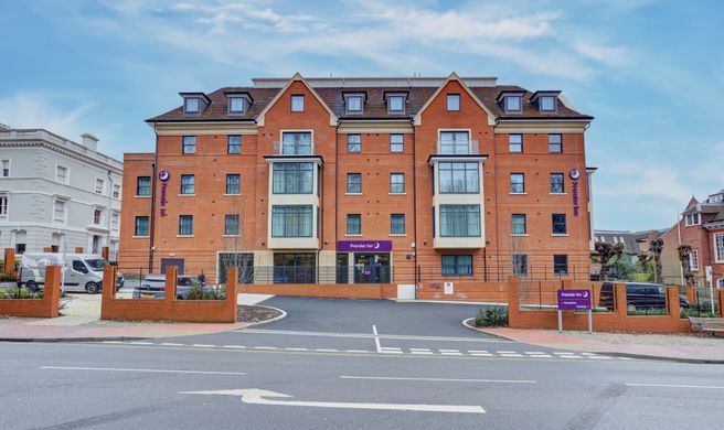 Premier Inn Royal Tunbridge Wells Exterior