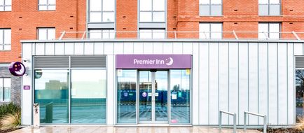 Premier Inn Wokingham Town Centre Exterior