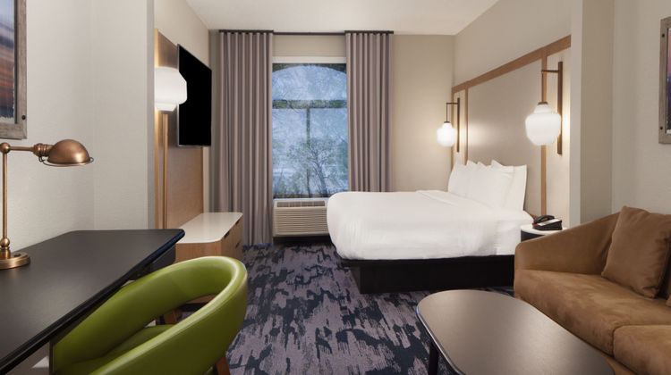 Fairfield Inn & Suites Charleston Room