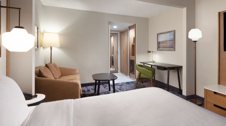 Fairfield Inn & Suites Charleston Room