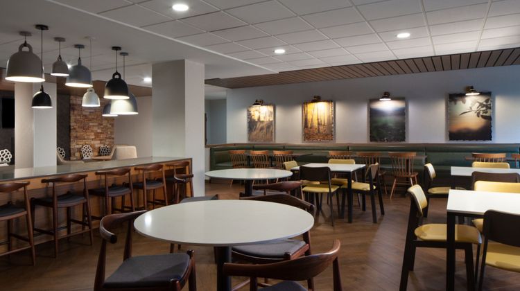 Fairfield Inn & Suites Charleston Restaurant