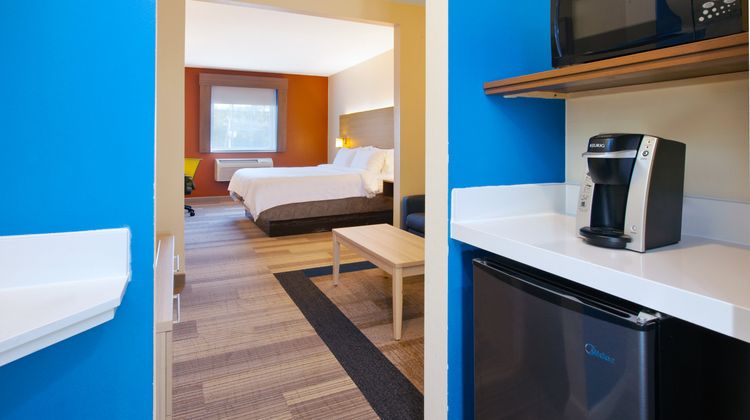Holiday Inn Express & Suites Absecon Suite