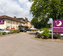 Premier Inn Bagshot Exterior