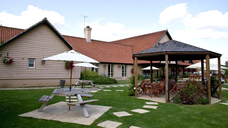 <b>Premier Inn Basildon South Exterior</b>. Images powered by <a href="https://www.leonardoworldwide.com/" title="Leonardo Worldwide" target="_blank">Leonardo</a>.