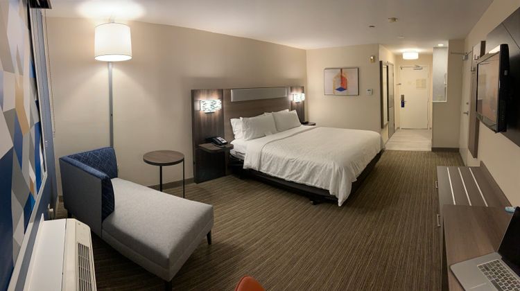 Holiday Inn Express Hotel & Suites Room