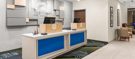 Holiday Inn Express Hotel & Stes Willows Lobby