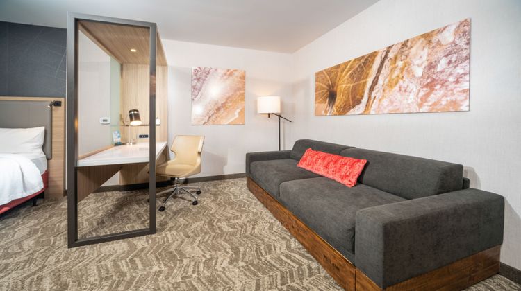 SpringHill Suites Kenosha Suite