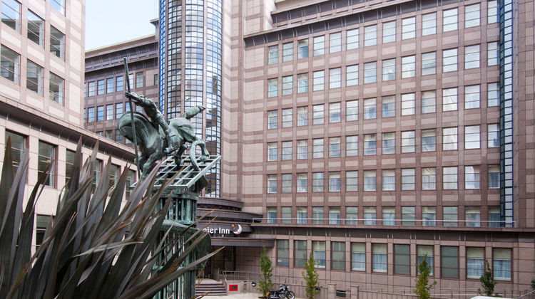 Premier Inn London Blackfriars Exterior