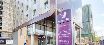 Premier Inn London Brentford Exterior