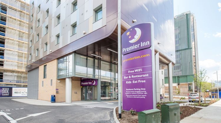 Premier Inn London Brentford Exterior