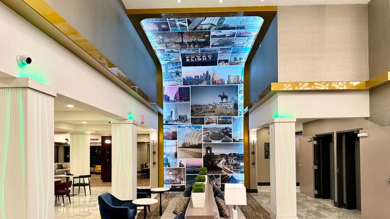 <b>Holiday Inn Kansas City Downtown Lobby</b>. Images powered by <a href="https://www.leonardoworldwide.com/" title="Leonardo Worldwide" target="_blank">Leonardo</a>.