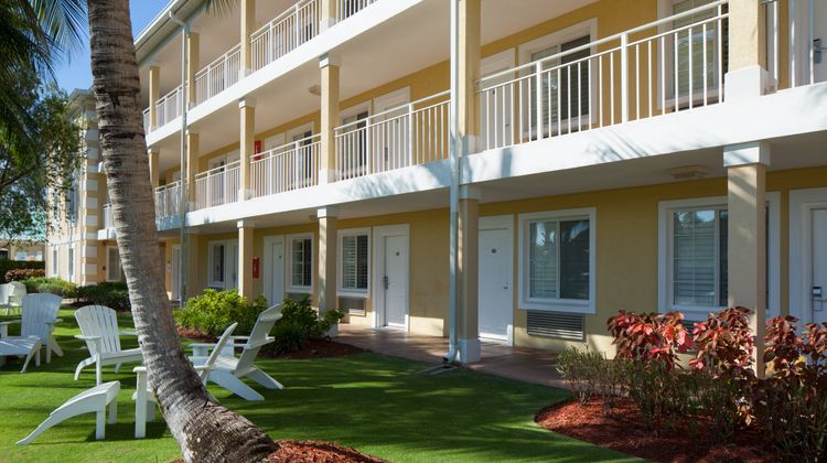 The Sunshine Hotel and Suites Suite