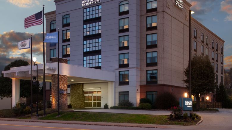 <b>Fairfield Inn & Suites Charleston Exterior</b>. Images powered by <a href="https://www.leonardoworldwide.com/" title="Leonardo Worldwide" target="_blank">Leonardo</a>.