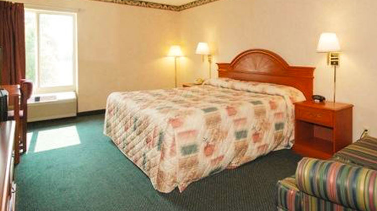 Beaver Dam Inn Room