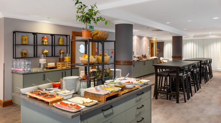Marriott Exec Apts Budapest Restaurant