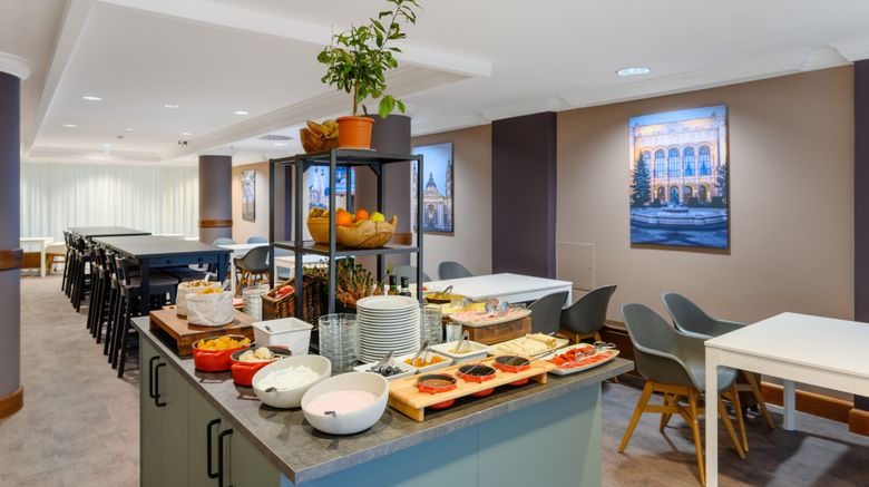 <b>Marriott Exec Apts Budapest Restaurant</b>. Images powered by <a href="https://www.leonardoworldwide.com/" title="Leonardo Worldwide" target="_blank">Leonardo</a>.