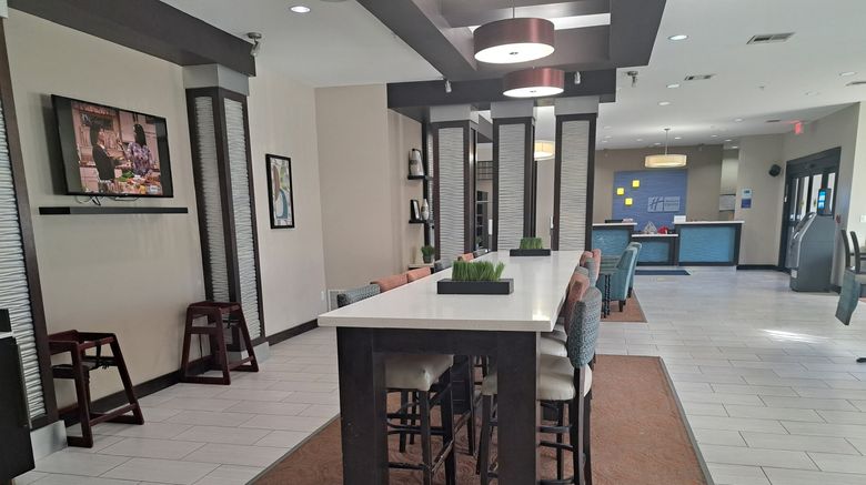 <b>Holiday Inn Express Kenedy Lobby</b>. Images powered by <a href="https://www.leonardoworldwide.com/" title="Leonardo Worldwide" target="_blank">Leonardo</a>.