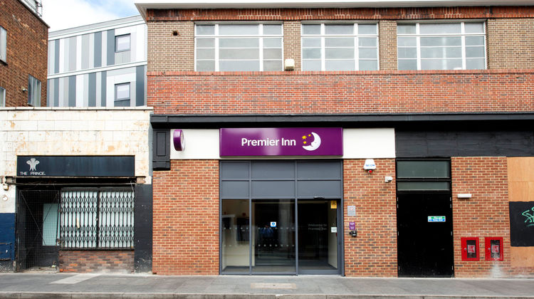 Premier Inn London Brixton Hotel Exterior