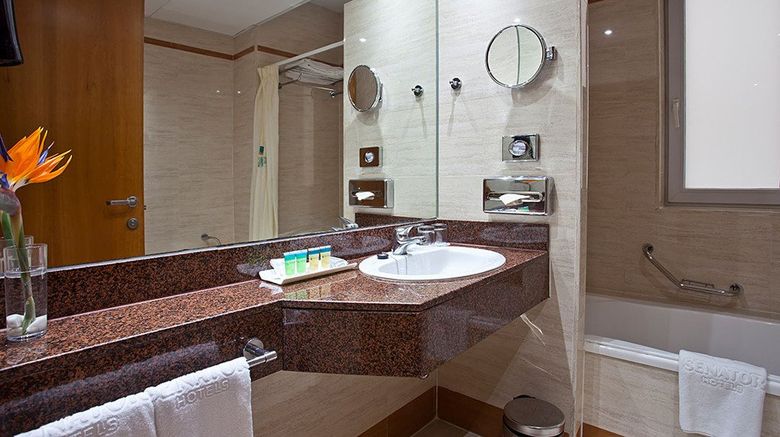 <b>Hotel ILUNION Les Corts Spa Room</b>. Images powered by <a href="https://www.leonardoworldwide.com/" title="Leonardo Worldwide" target="_blank">Leonardo</a>.