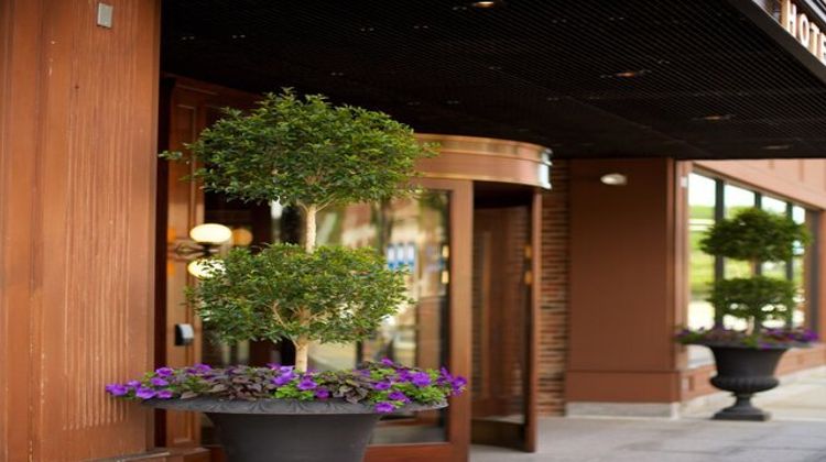 Hotel on North Exterior