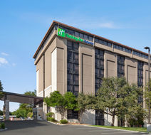 Holiday Inn Express Airport Exterior