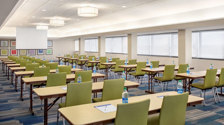 Holiday Inn Express Airport Meeting