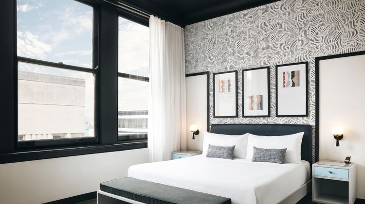 Kinley Downtown, Tribute Portfolio Hotel Room