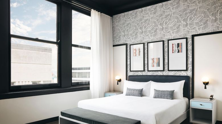 <b>Kinley Downtown, Tribute Portfolio Hotel Room</b>. Images powered by <a href="https://www.leonardoworldwide.com/" title="Leonardo Worldwide" target="_blank">Leonardo</a>.