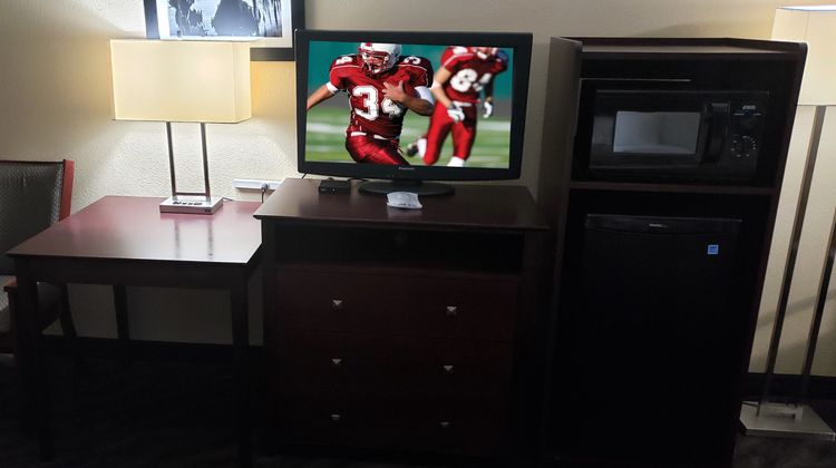 Red Roof Inn Port Allen West LSU Stadium Room