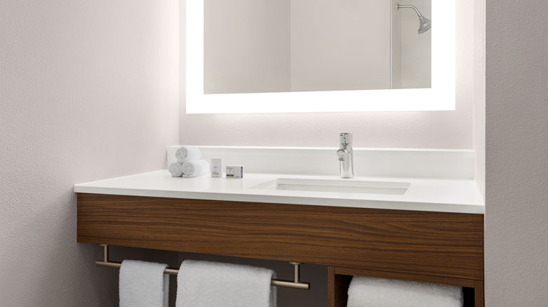 <b>Holiday Inn Express Airport Room</b>. Images powered by <a href="https://www.leonardoworldwide.com/" title="Leonardo Worldwide" target="_blank">Leonardo</a>.