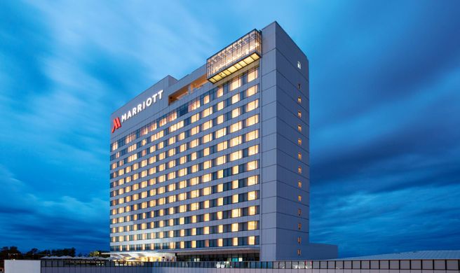 Clark Marriott Hotel Exterior