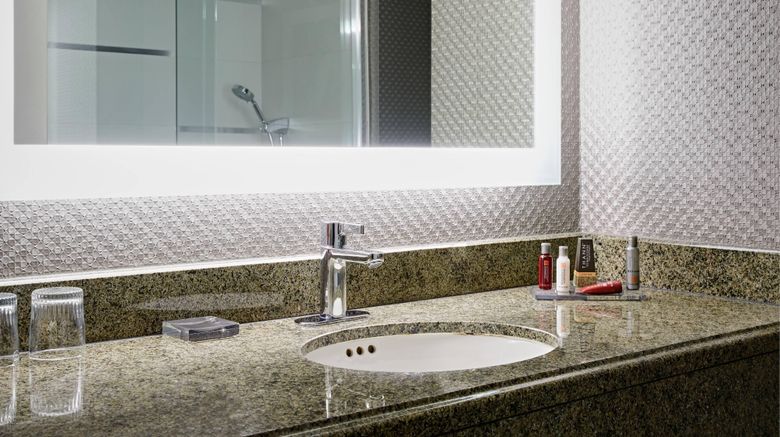 <b>Crystal Gateway Marriott Room</b>. Images powered by <a href="https://www.leonardoworldwide.com/" title="Leonardo Worldwide" target="_blank">Leonardo</a>.