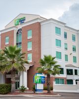 Holiday Inn Express Hotel & Suites