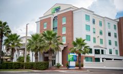 Holiday Inn Express Hotel & Suites