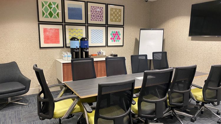 Holiday Inn Express & Suites Meeting