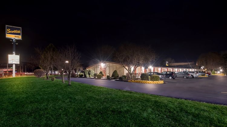 Scottish Inns New Cumberland Exterior