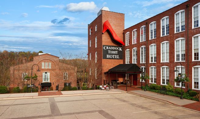 Craddock Terry Hotel Exterior