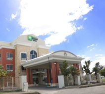 Holiday Inn Express Hotel & Suites Exterior