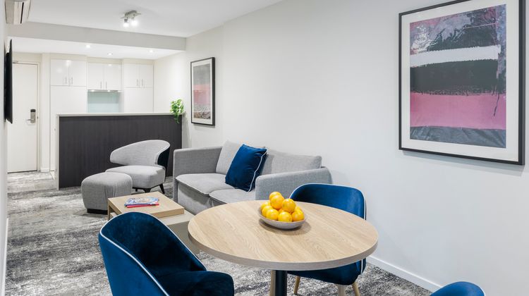Brady Apartment Hotel Flinders Street Room