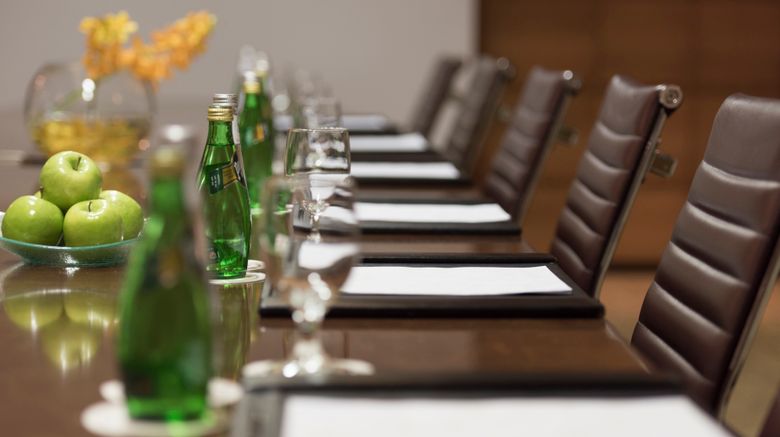 <b>Four Seasons Hotel Riyadh Kingdom Center Meeting</b>. Images powered by <a href="https://www.leonardoworldwide.com/" title="Leonardo Worldwide" target="_blank">Leonardo</a>.