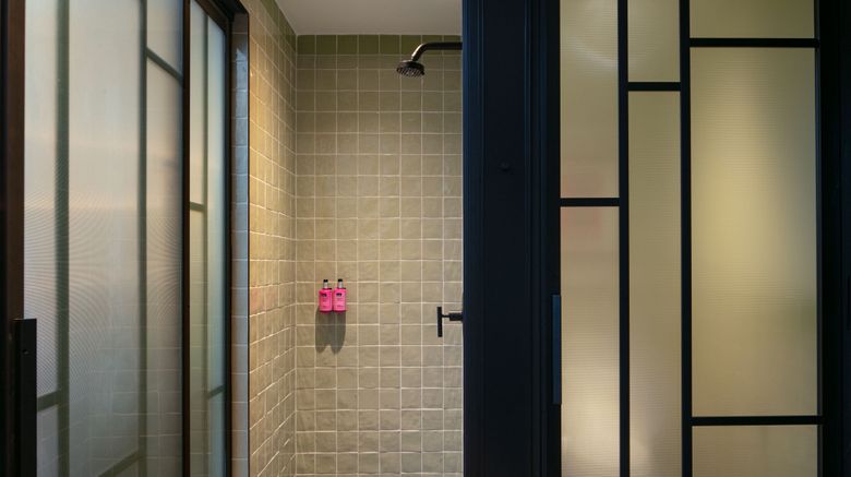 <b>Moxy Brooklyn Williamsburg Room</b>. Images powered by <a href="https://www.leonardoworldwide.com/" title="Leonardo Worldwide" target="_blank">Leonardo</a>.