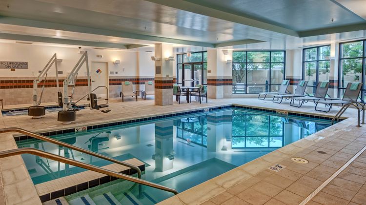 Courtyard Marriott Newport News Airport Pool