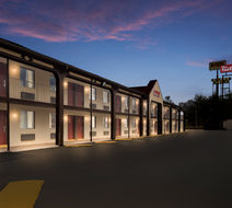 Red Roof Inn Crossville Exterior